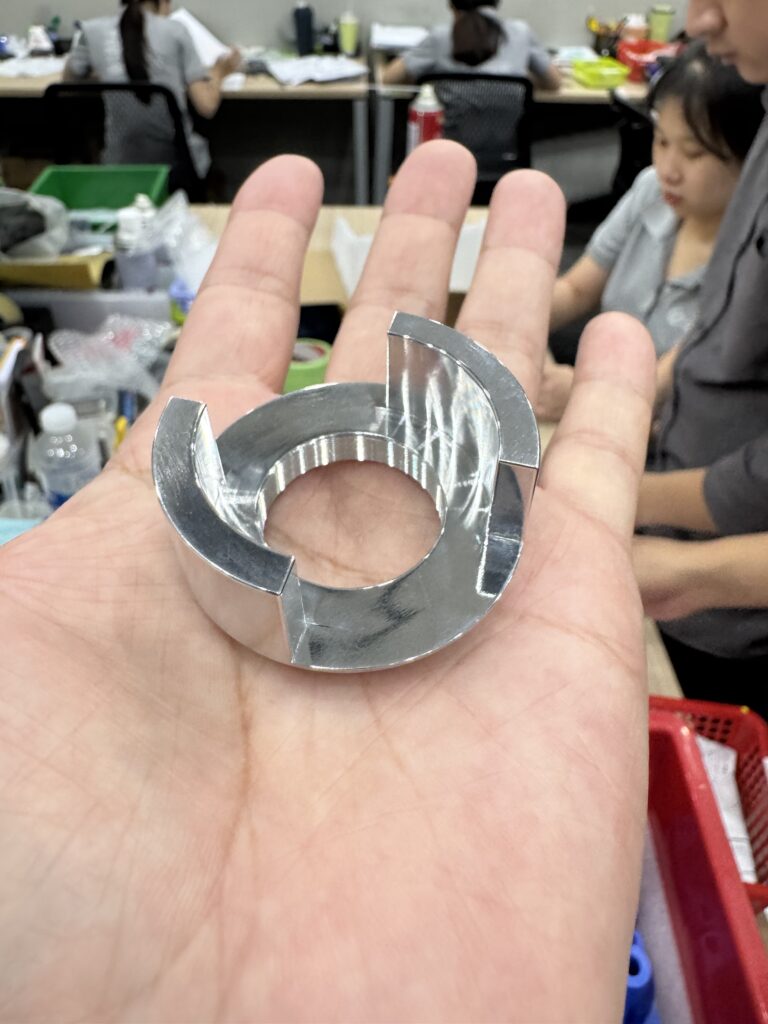 精密アルミブラケット